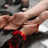 よっしー占いはトランプや直感で占うスタイル!YouTubeで占い動画を配信している